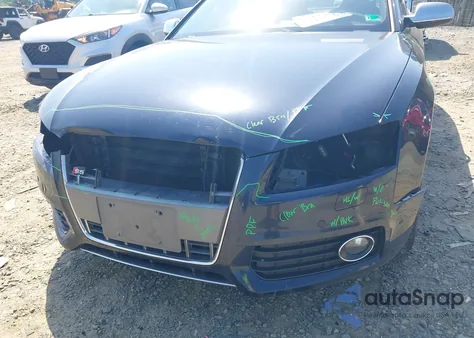 2010 Audi S5 4.2 Premium Plus z USA, uszkodzony, nr VIN WAUVVAFR2AA044190